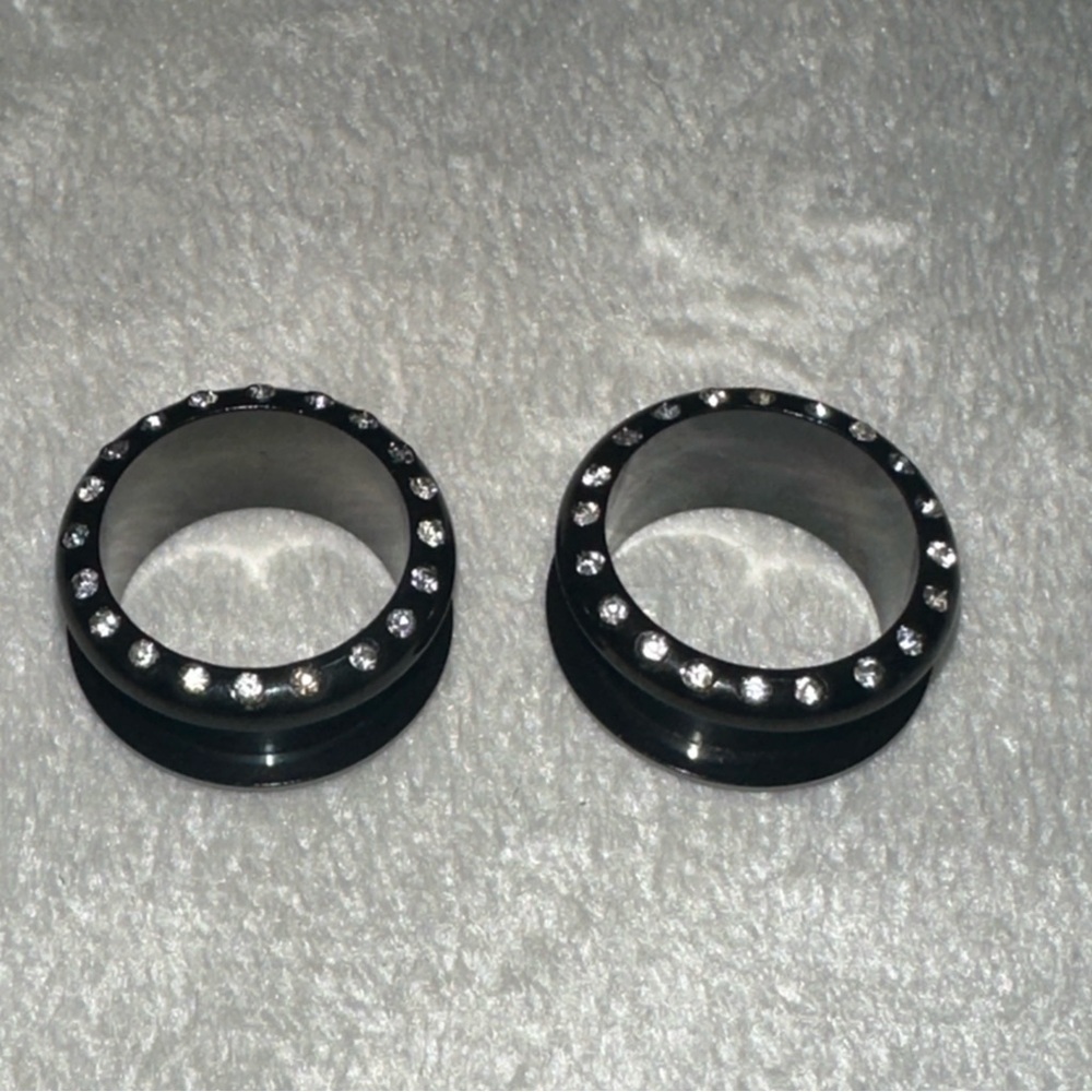 New 18 mm Ear Plugs piercings Earrings lobes never worn
